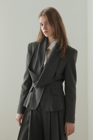 까이지엔느 슬림핏 V넥 셋업 자켓 CAHISIENNE